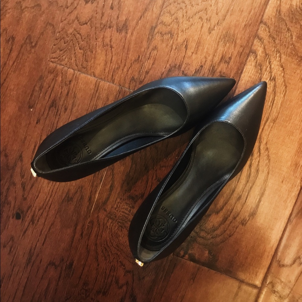 99.9% NEW Guess Dessie Pumps  US 6.5
